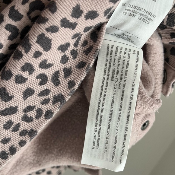 Abercrombie leopard oversized sweatshirt size XL with side snaps barely worn - Picture 3 of 5